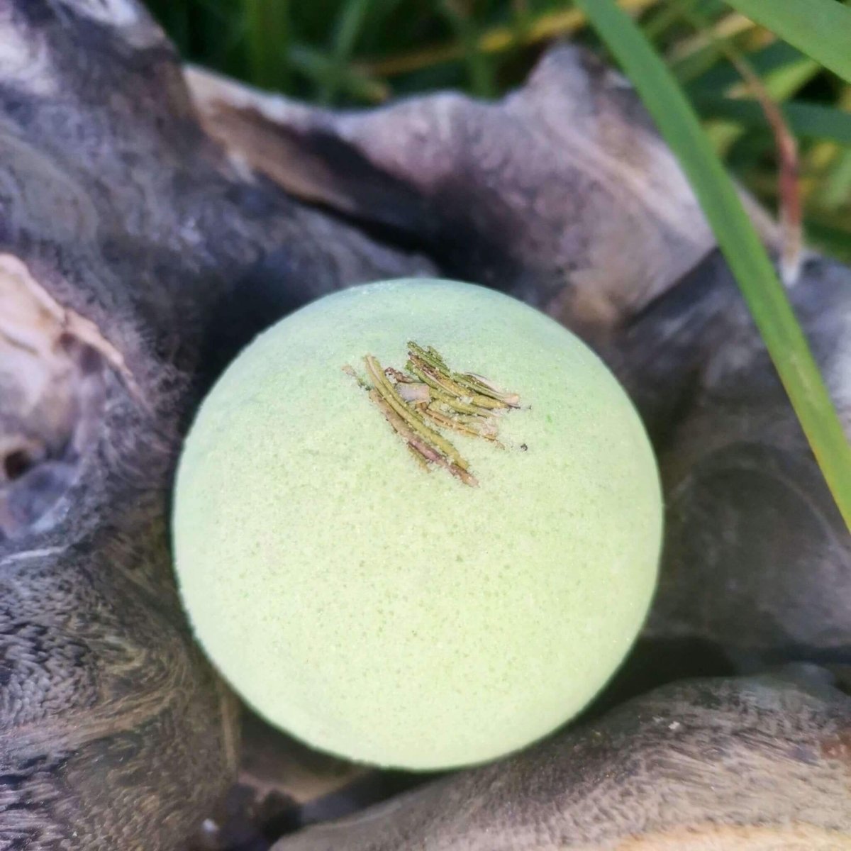 BATH BOMB: Rosemary & Mint - JUSTBLiSS Naturals